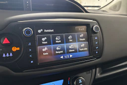 musta Toyota Yaris 2017 kuva 22.