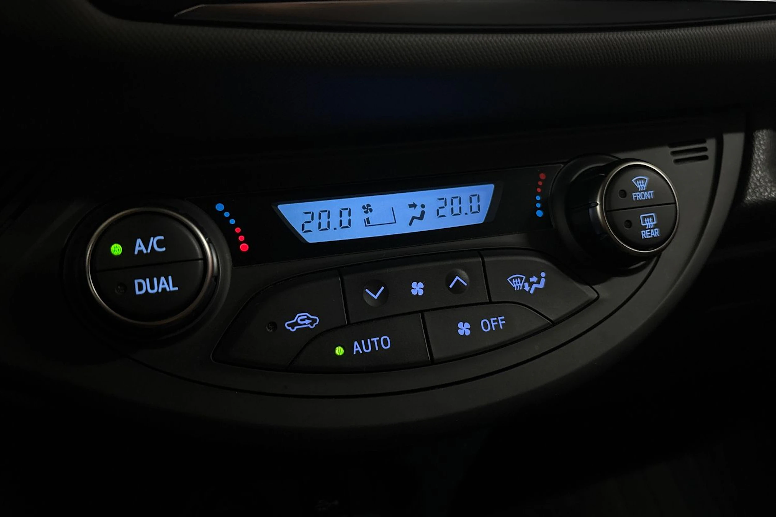 musta Toyota Yaris 2017 kuva 23.