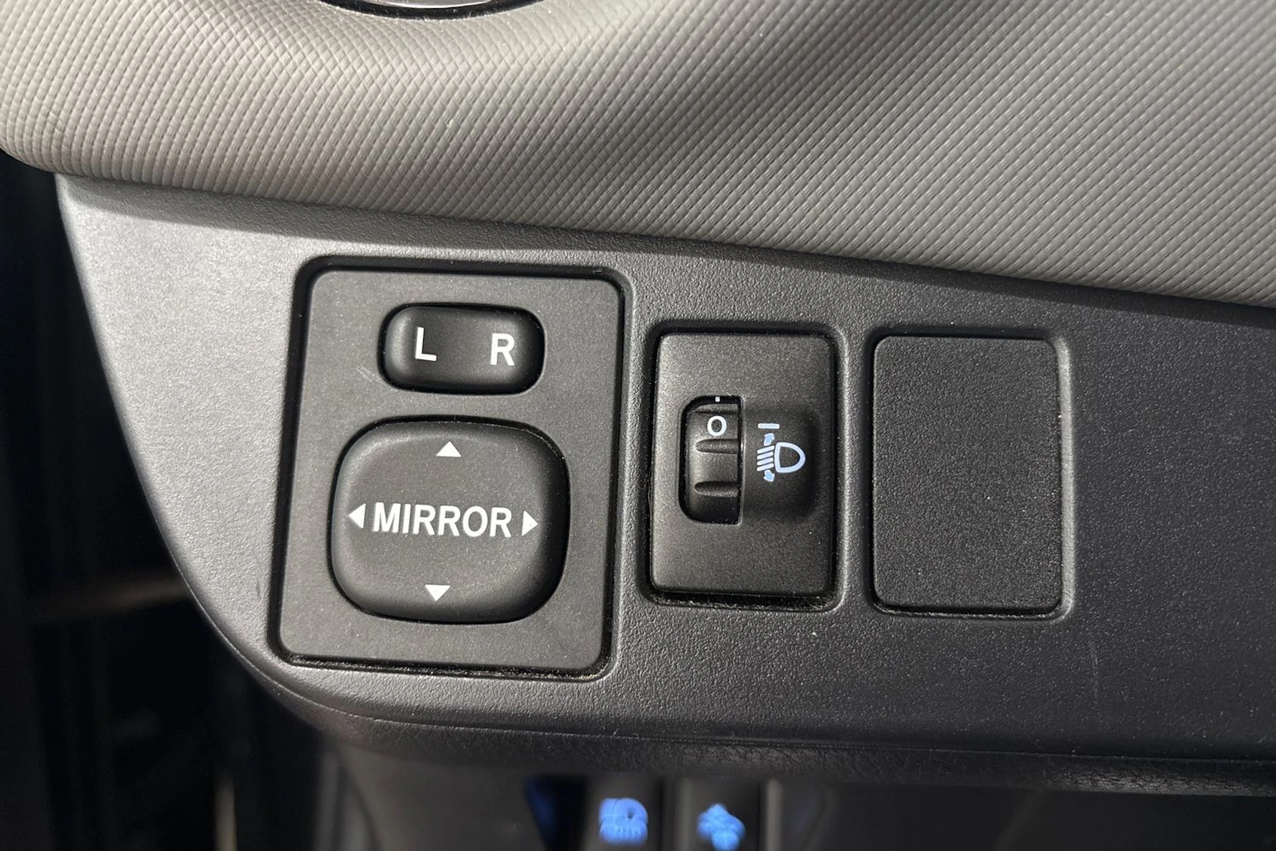 musta Toyota Yaris 2017 kuva 28.