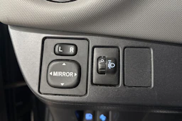 musta Toyota Yaris 2017 kuva 28.