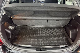 musta Toyota Yaris 2017 kuva 30.