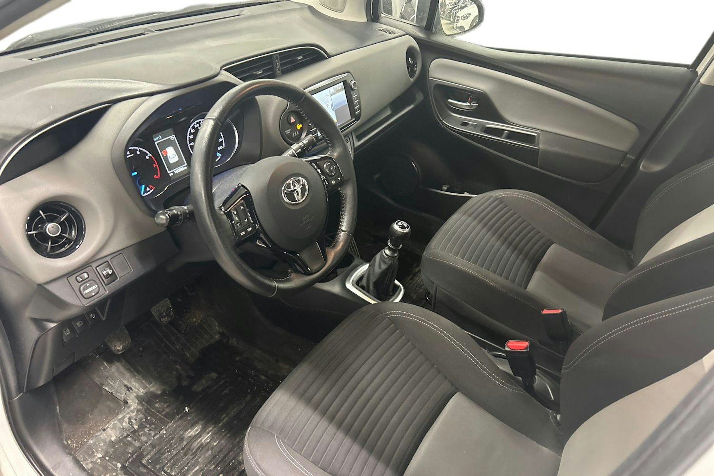 valkoinen Toyota Yaris 2017 kuva 3.