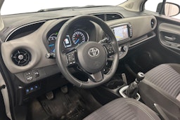 valkoinen Toyota Yaris 2017 kuva 6.