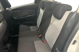 valkoinen Toyota Yaris 2017 kuva 8.