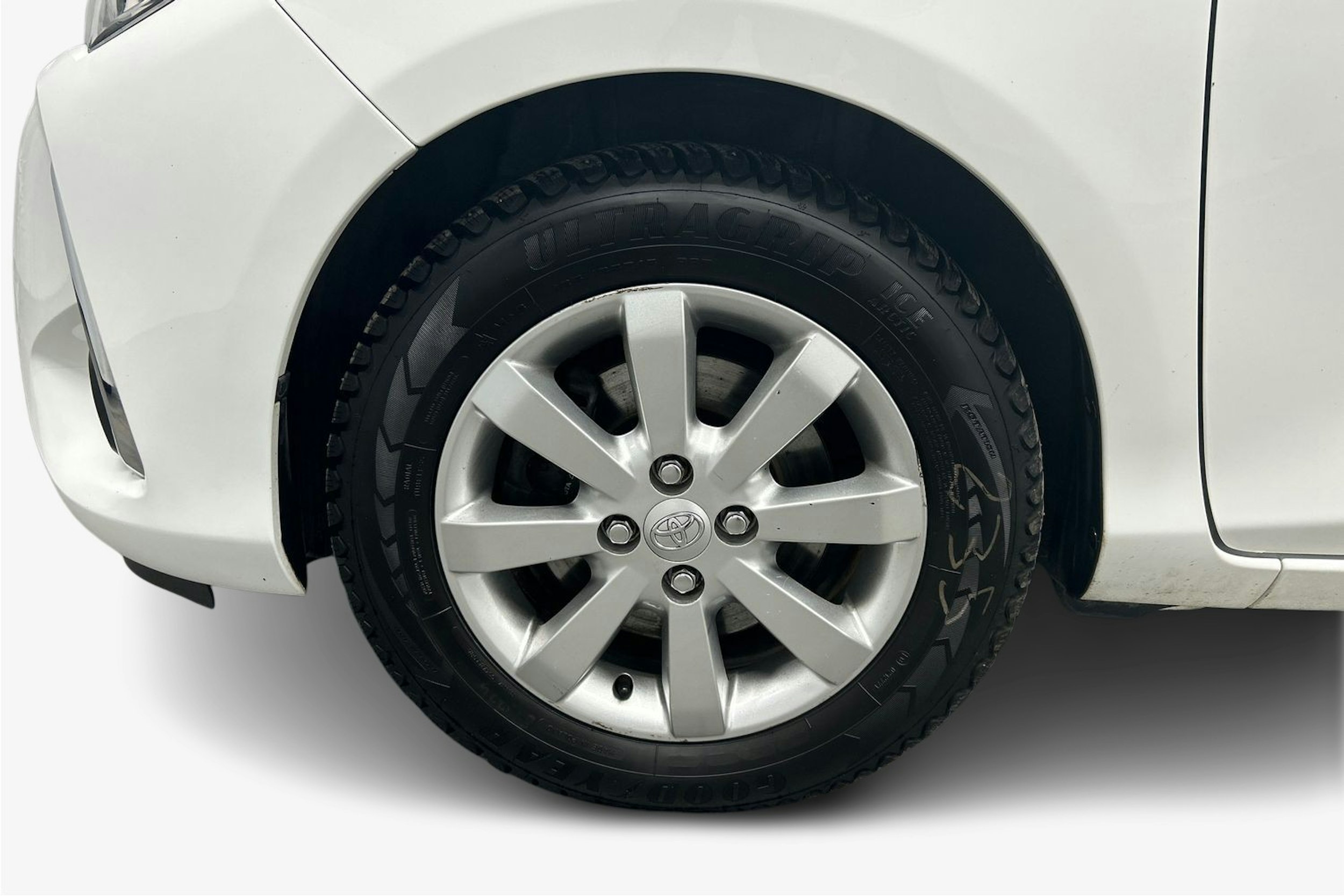 valkoinen Toyota Yaris 2017 kuva 9.