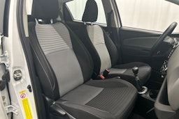 valkoinen Toyota Yaris 2017 kuva 11.