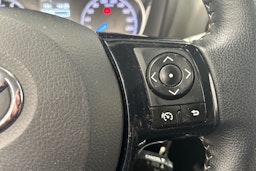 valkoinen Toyota Yaris 2017 kuva 18.