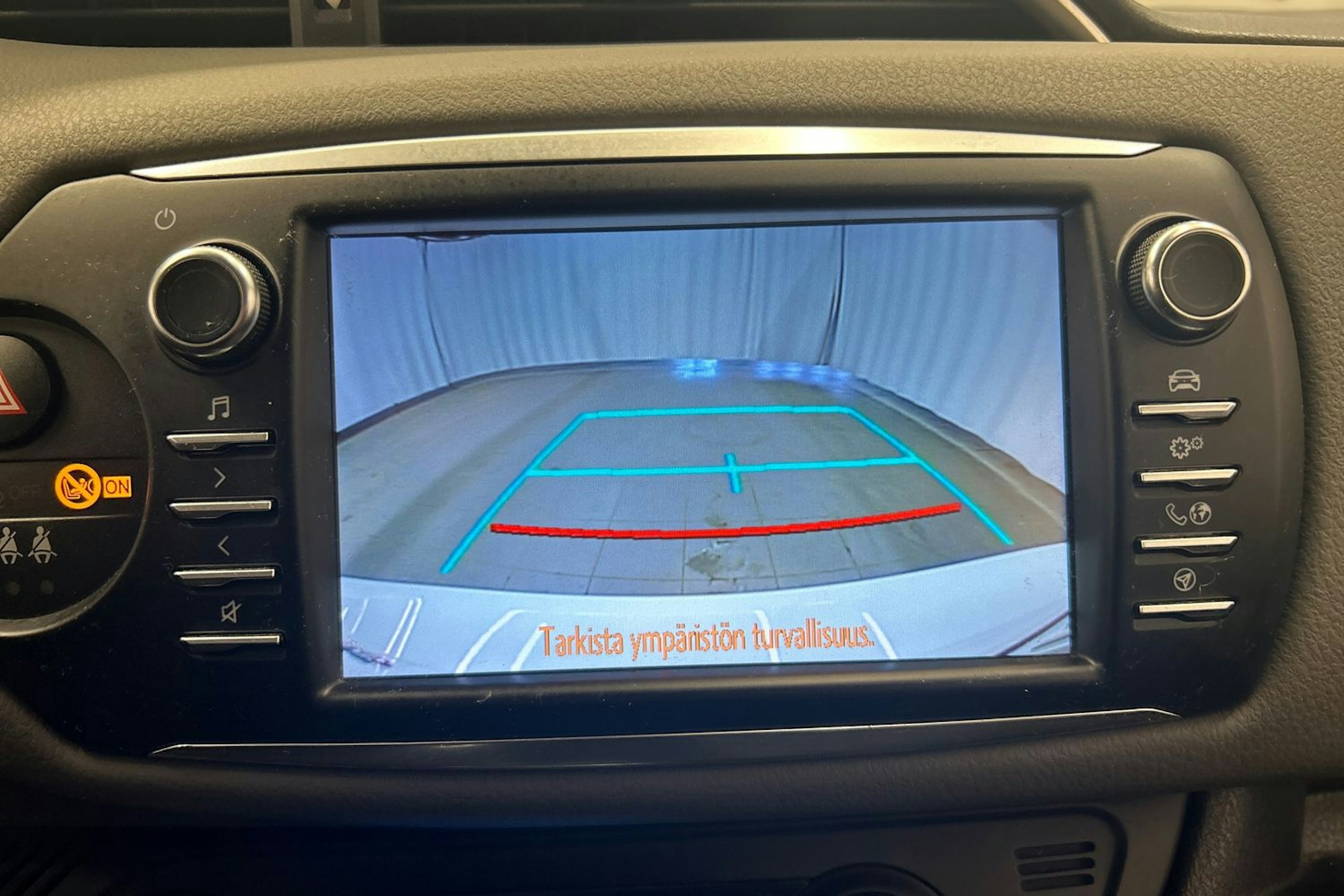 valkoinen Toyota Yaris 2017 kuva 21.