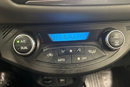 valkoinen Toyota Yaris 2017 kuva 22.