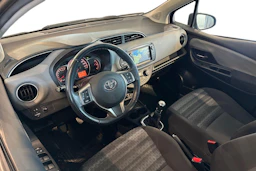 musta Toyota Yaris 2017 kuva 3.