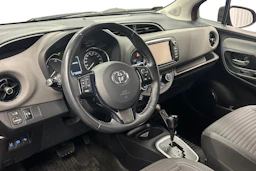 Punainen Toyota Yaris 2017 kuva 8.