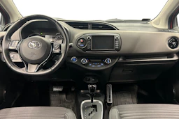 Punainen Toyota Yaris 2017 kuva 9.
