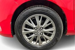 Punainen Toyota Yaris 2017 kuva 11.