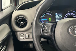 Punainen Toyota Yaris 2017 kuva 14.