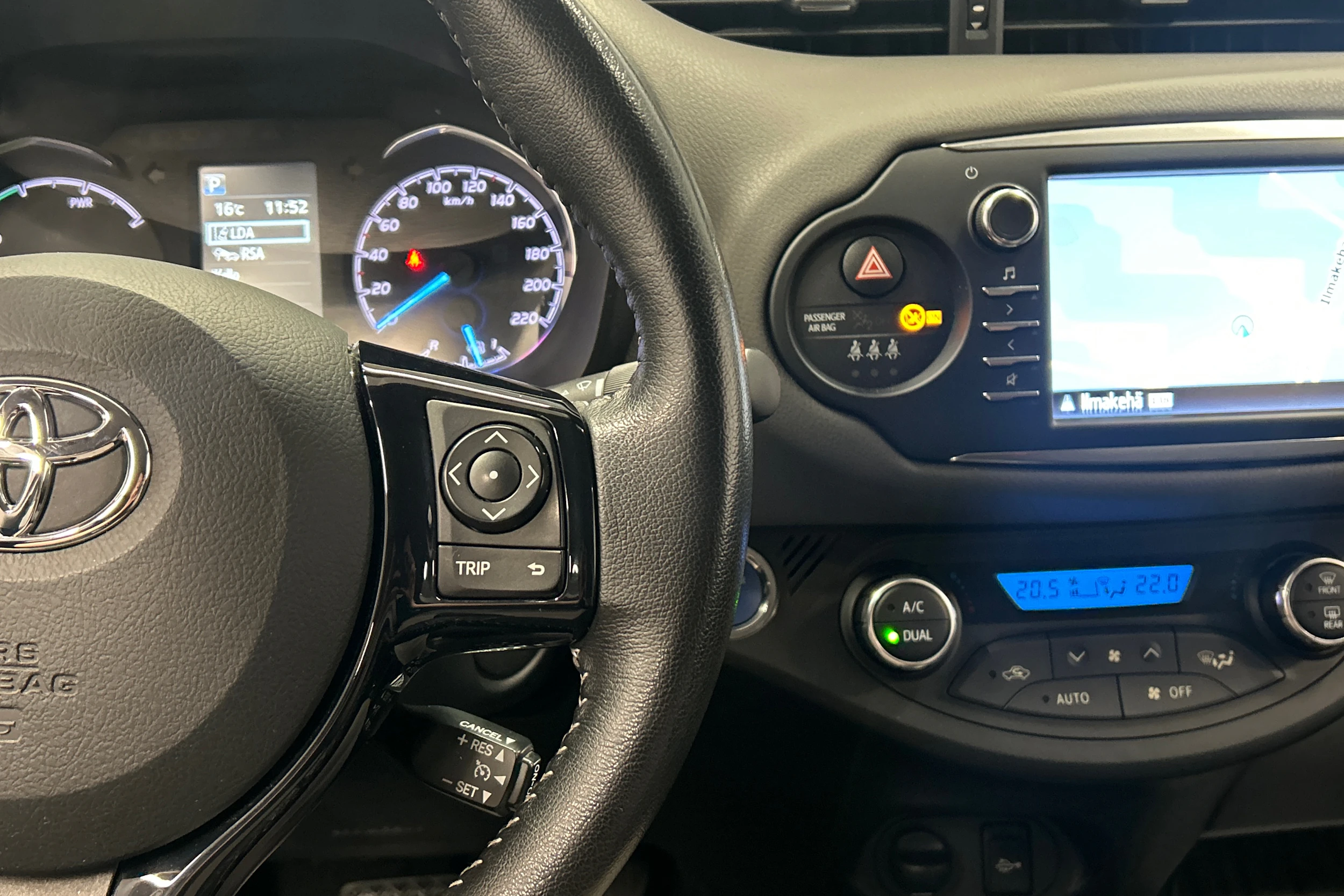 Punainen Toyota Yaris 2017 kuva 15.