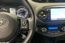 Punainen Toyota Yaris 2017 kuva 15.