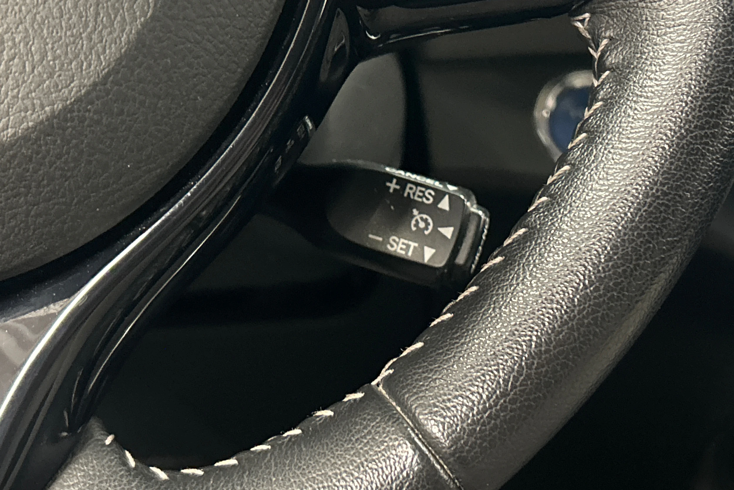 Punainen Toyota Yaris 2017 kuva 16.