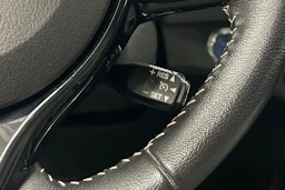 Punainen Toyota Yaris 2017 kuva 16.