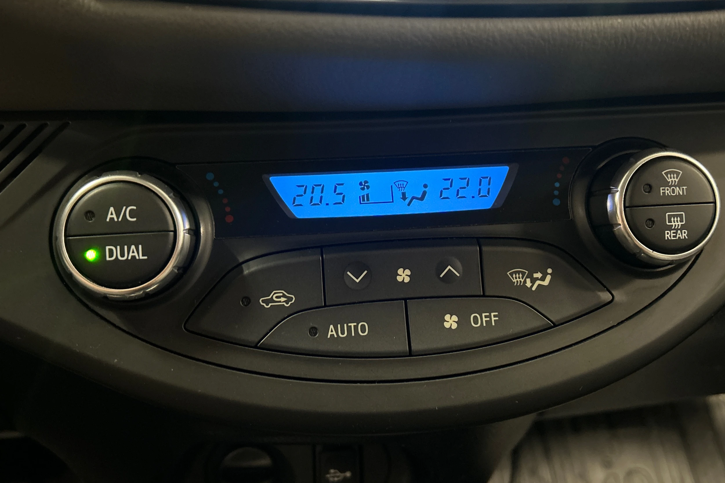 Punainen Toyota Yaris 2017 kuva 18.