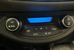 Punainen Toyota Yaris 2017 kuva 18.