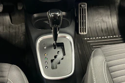 Punainen Toyota Yaris 2017 kuva 22.