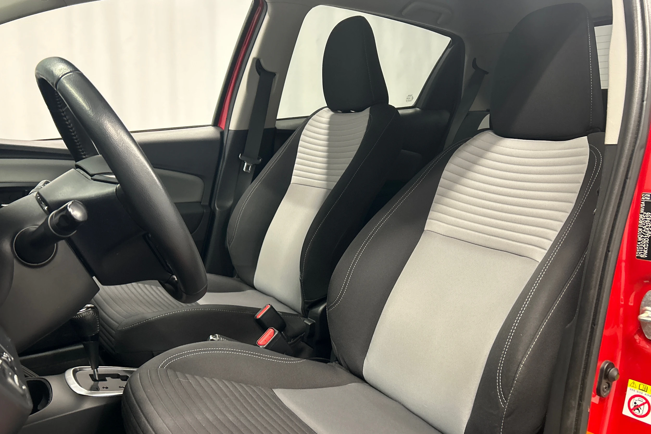 Punainen Toyota Yaris 2017 kuva 23.