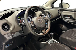 sininen Toyota Yaris 2017 kuva 6.