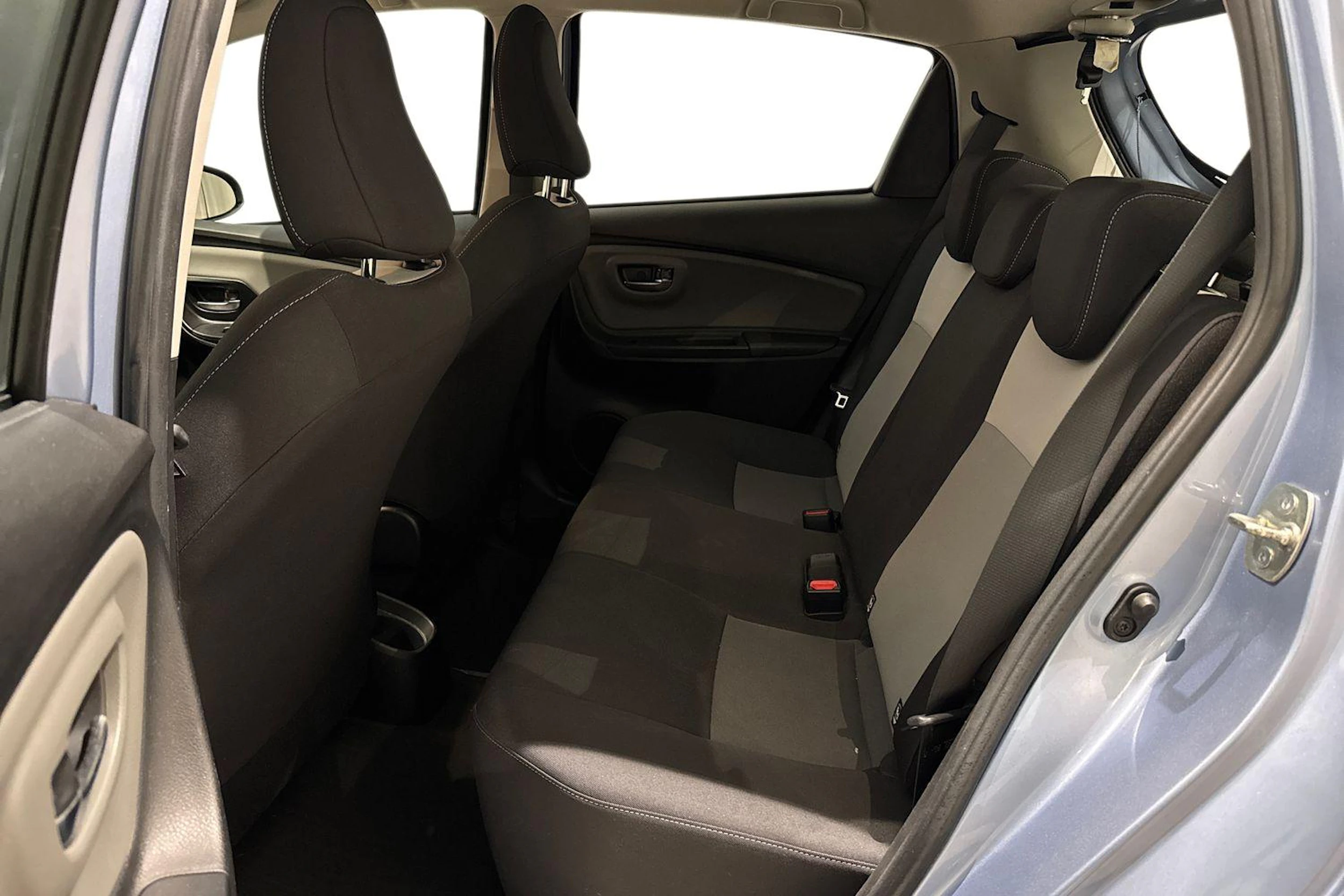 sininen Toyota Yaris 2017 kuva 8.
