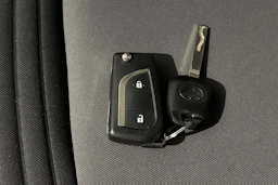 sininen Toyota Yaris 2017 kuva 24.