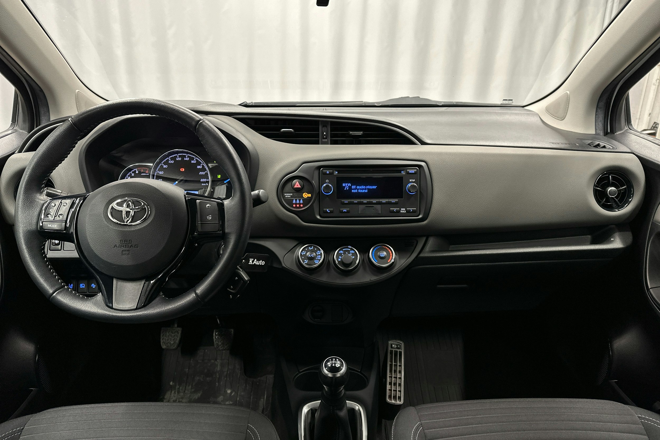 hopea Toyota Yaris 2017 kuva 7.