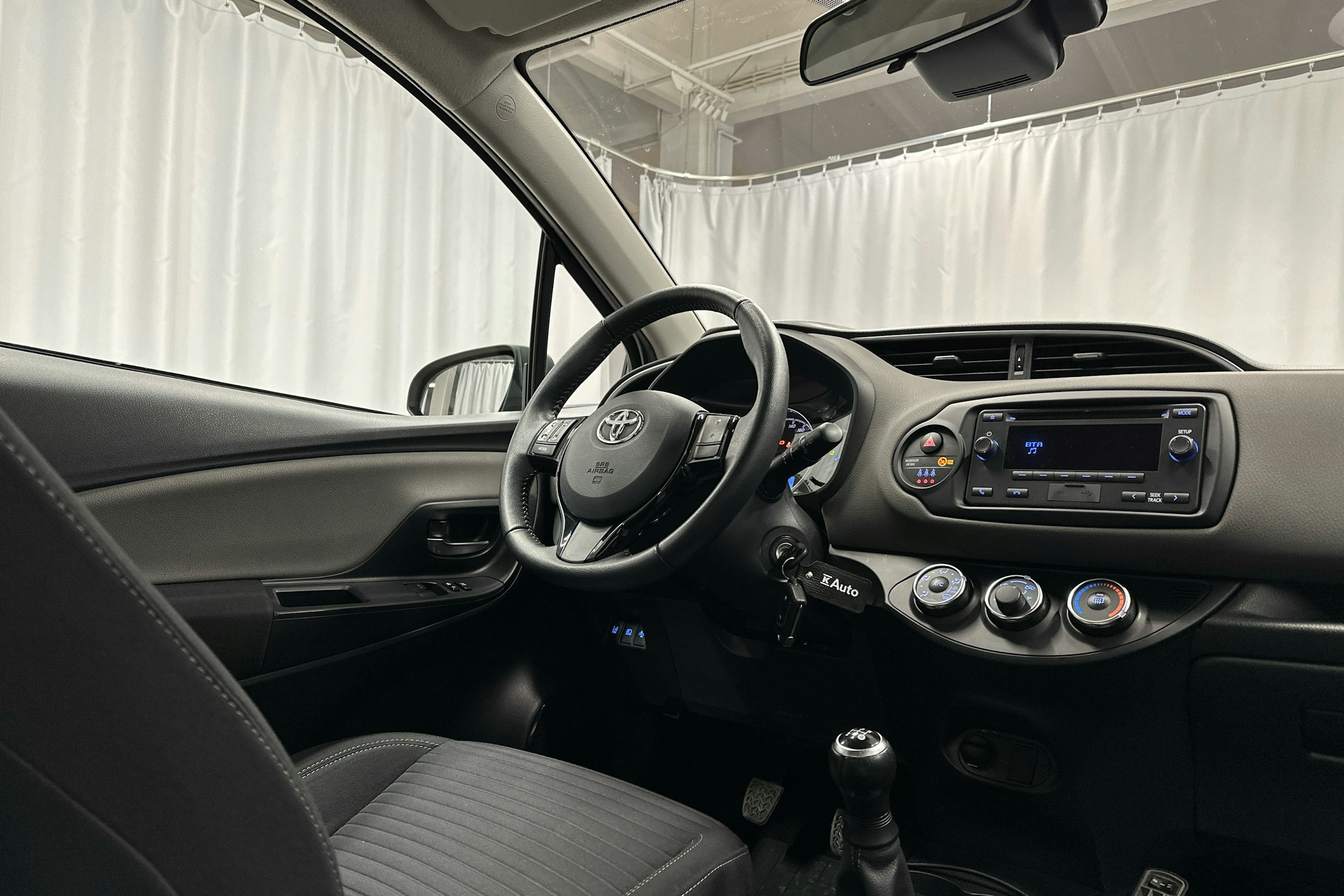 hopea Toyota Yaris 2017 kuva 12.