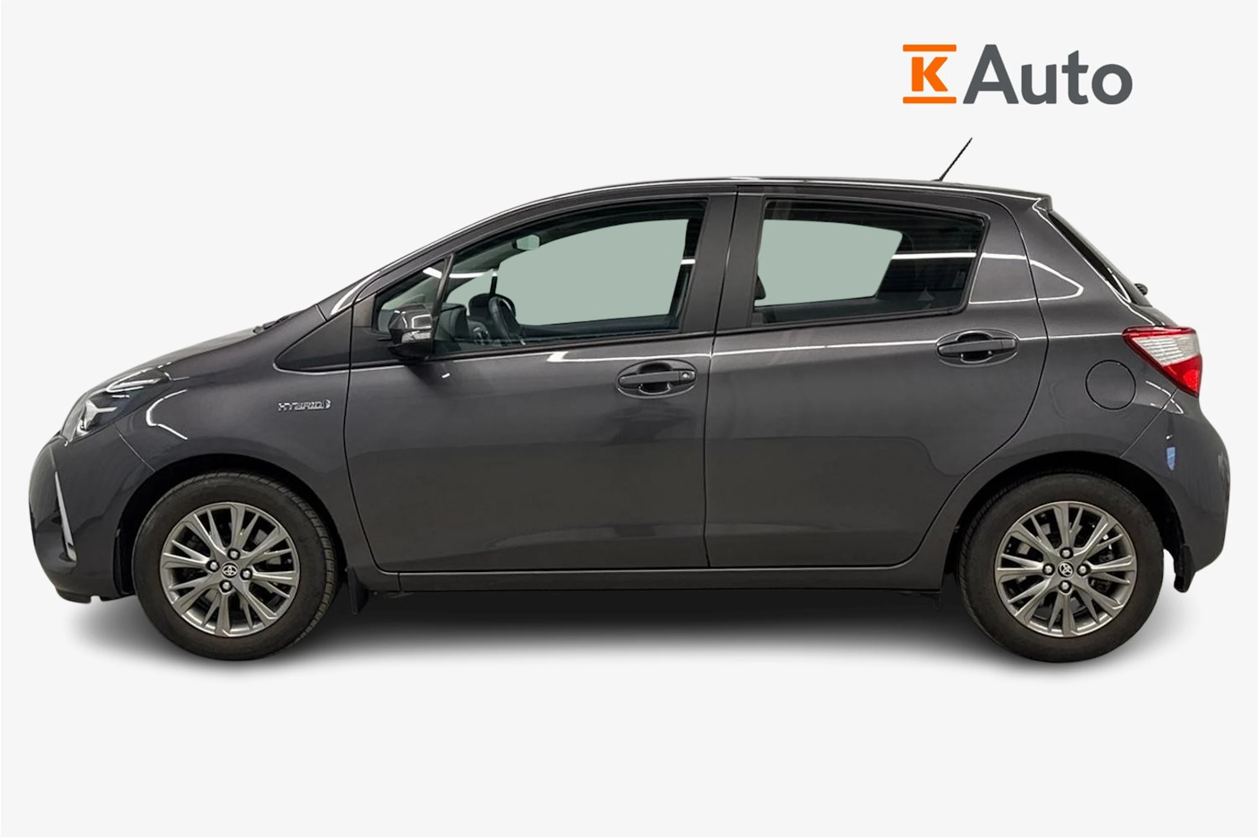 harmaa Toyota Yaris 2017 kuva 5.