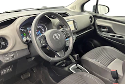 harmaa Toyota Yaris 2017 kuva 6.