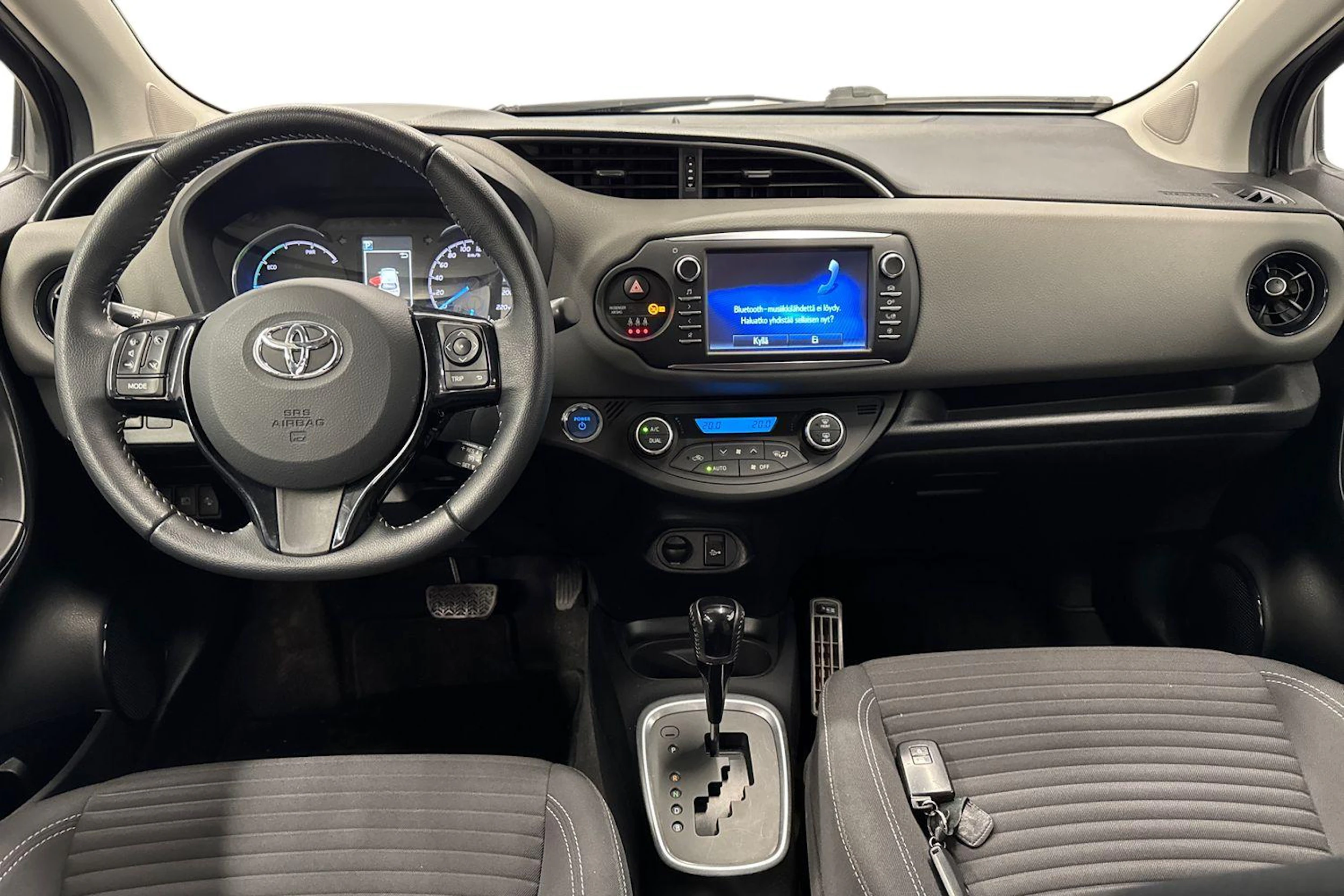 harmaa Toyota Yaris 2017 kuva 7.