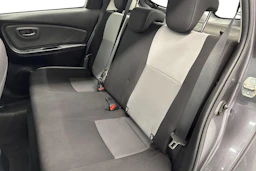 harmaa Toyota Yaris 2017 kuva 8.