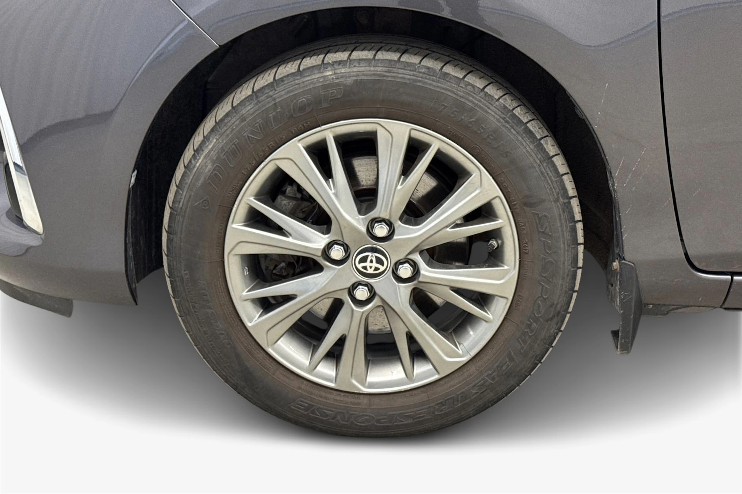 harmaa Toyota Yaris 2017 kuva 9.