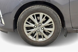 harmaa Toyota Yaris 2017 kuva 9.