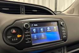 harmaa Toyota Yaris 2017 kuva 14.