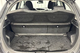 harmaa Toyota Yaris 2017 kuva 21.