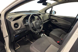 valkoinen Toyota Yaris 2017 kuva 3.
