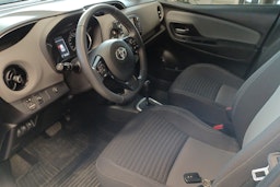 Sininen Toyota Yaris 2017 kuva 3.
