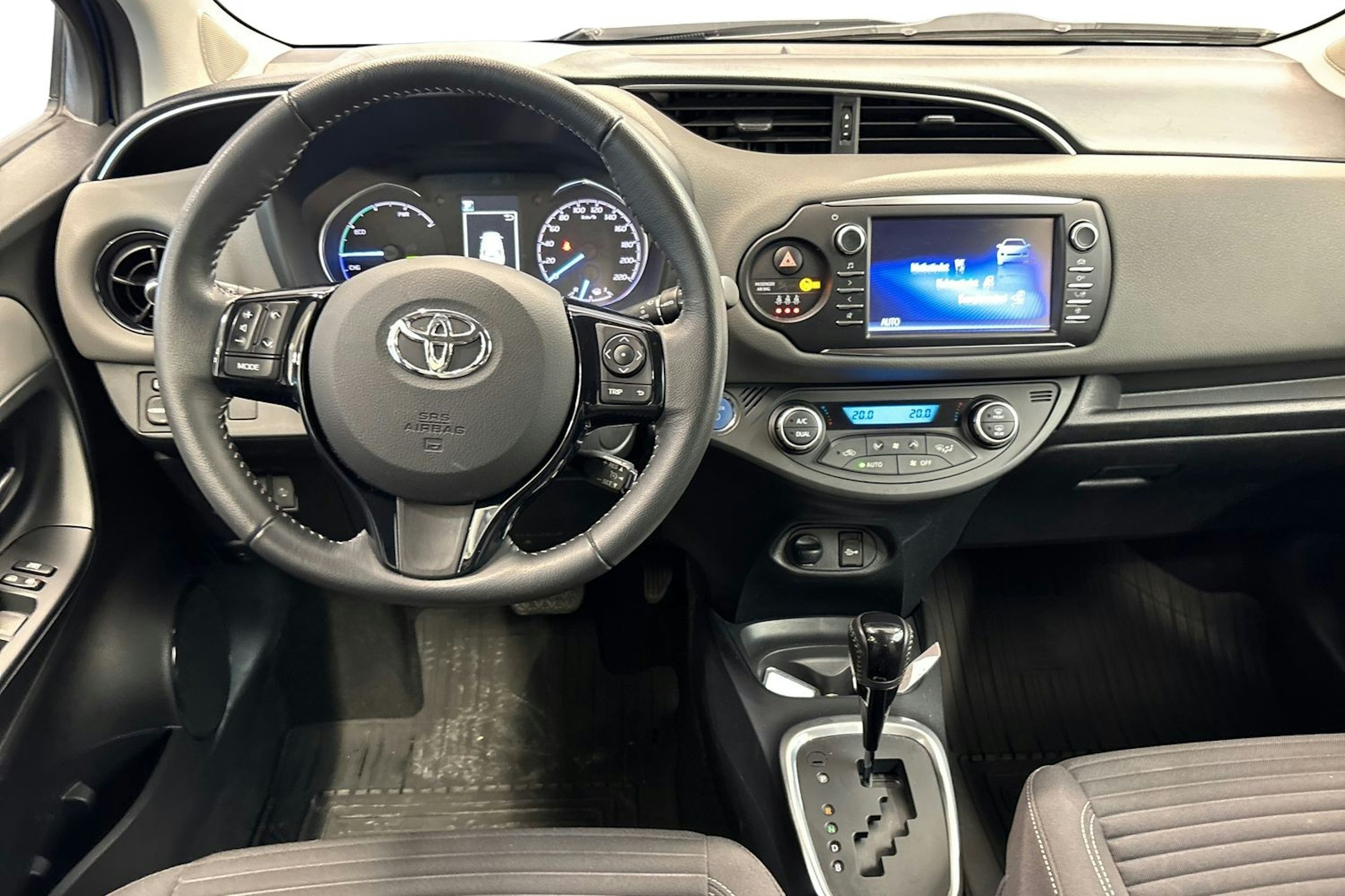 Sininen Toyota Yaris 2017 kuva 9.