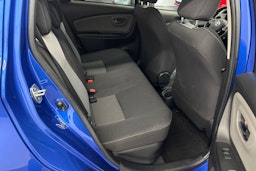 Sininen Toyota Yaris 2017 kuva 16.