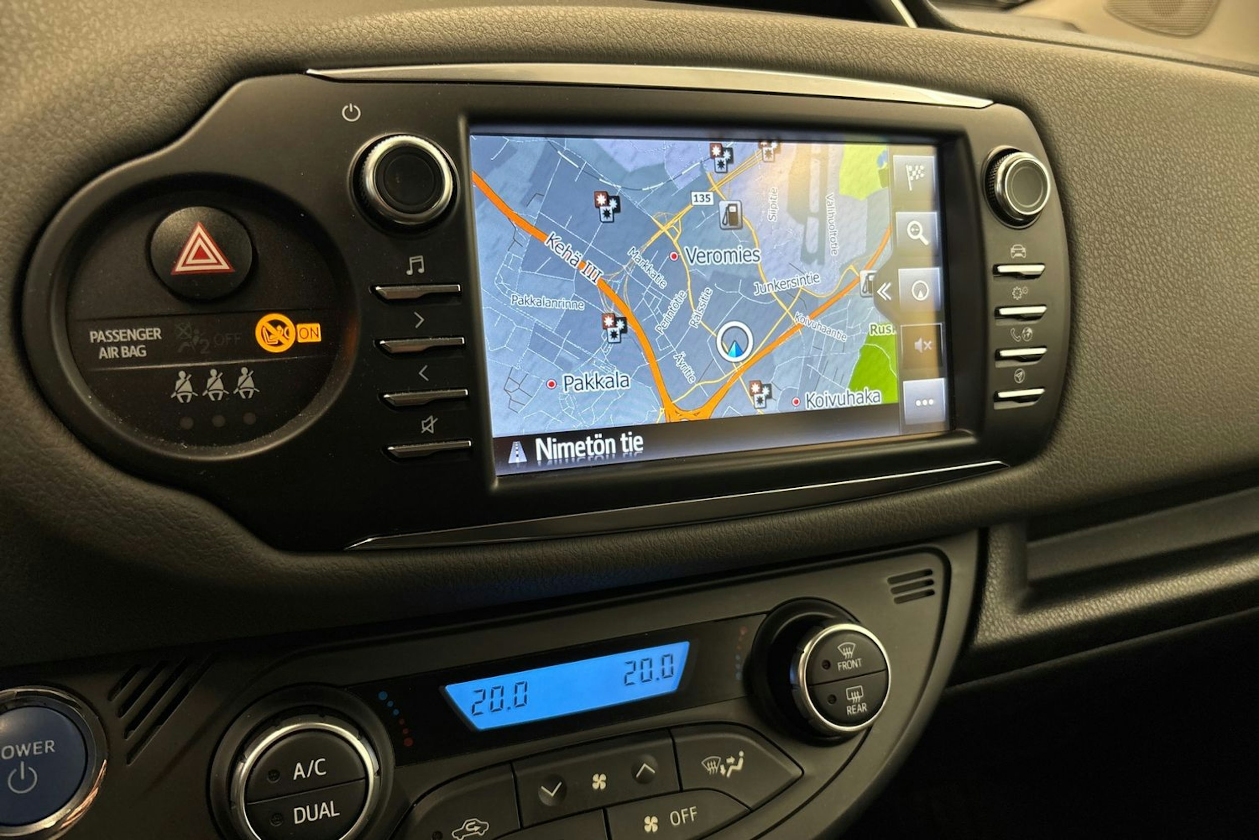 Sininen Toyota Yaris 2017 kuva 19.