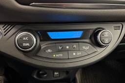 Sininen Toyota Yaris 2017 kuva 20.