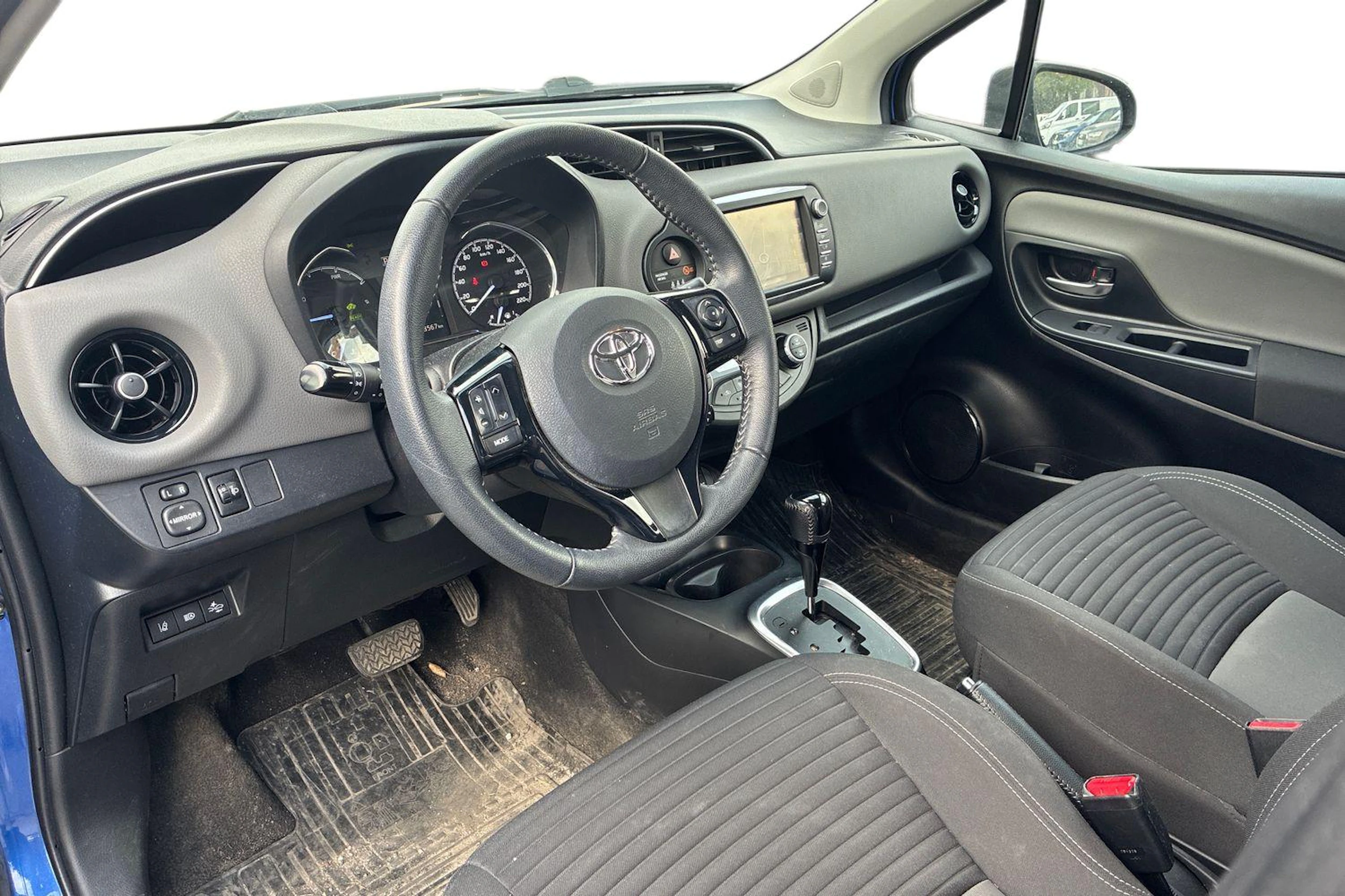 sininen Toyota Yaris 2018 kuva 3.