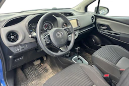 sininen Toyota Yaris 2018 kuva 3.