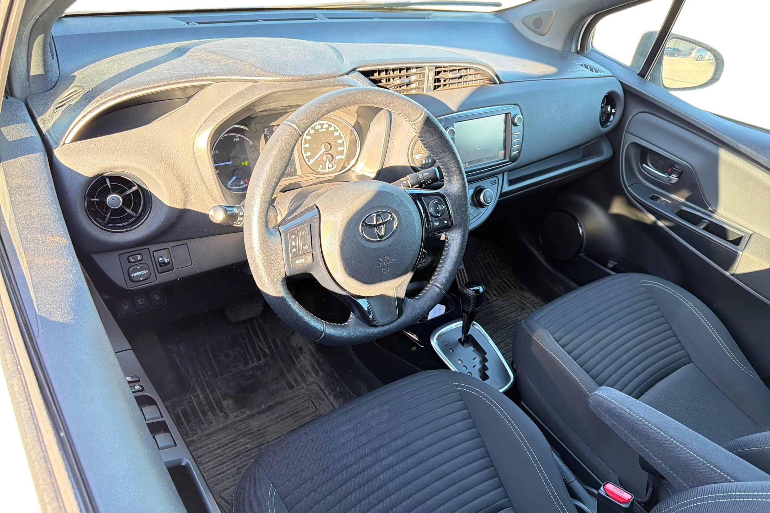 valkoinen Toyota Yaris 2018 kuva 3.