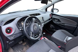 punainen Toyota Yaris 2018 kuva 3.