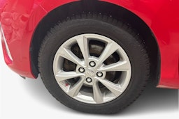 punainen Toyota Yaris 2018 kuva 11.